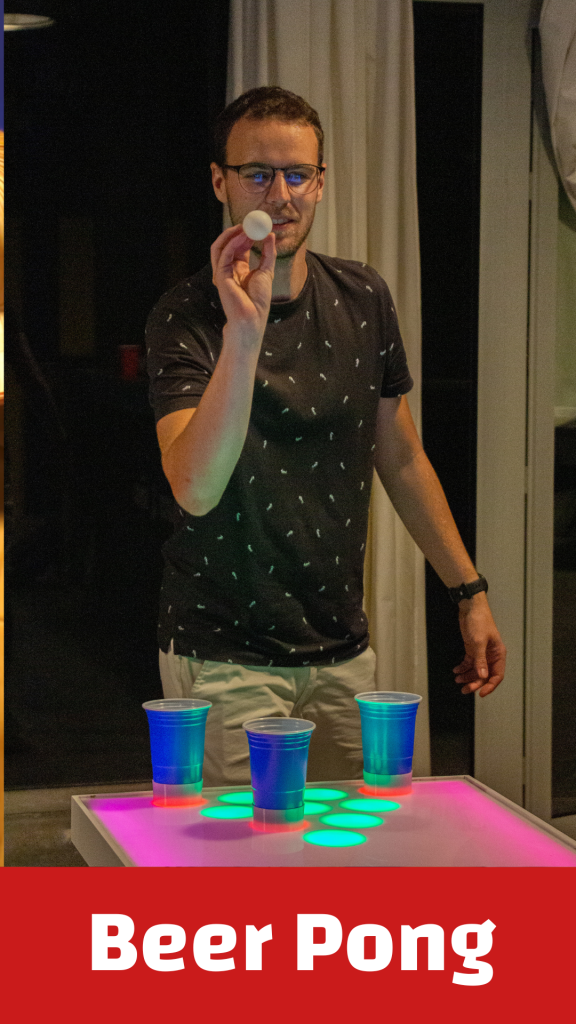 Activité Beer Pong chez Konvivio Béziers, un homme s’amusant autour d’un jeu convivial de beer pong convivial.