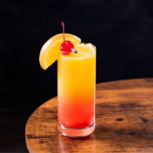 Coktail tequila sunrise avec Tequila, orange et grenadine