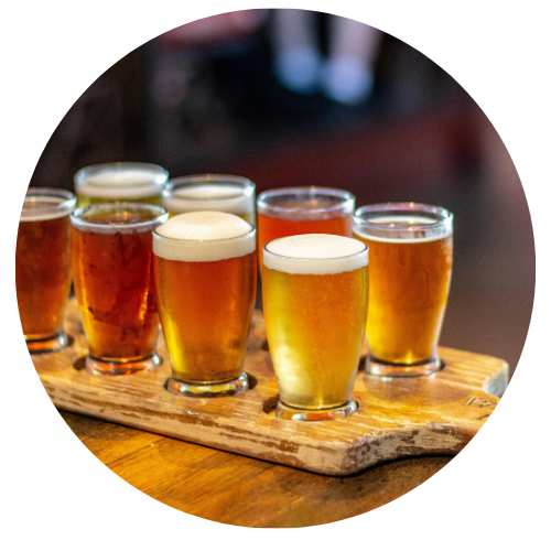 Nos bières en pression et en bouteille vous offrent fraîcheur et convivialité à chaque gorgée.