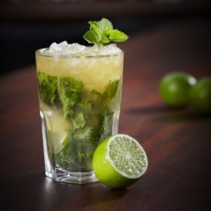 Mojito menthe, fraise ou passion avec Havana especial, sucre de canne, menthe, perrier