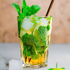 Mocktail Virgin Mojito avec Citron vert, menthe, sucre de canne et limonade